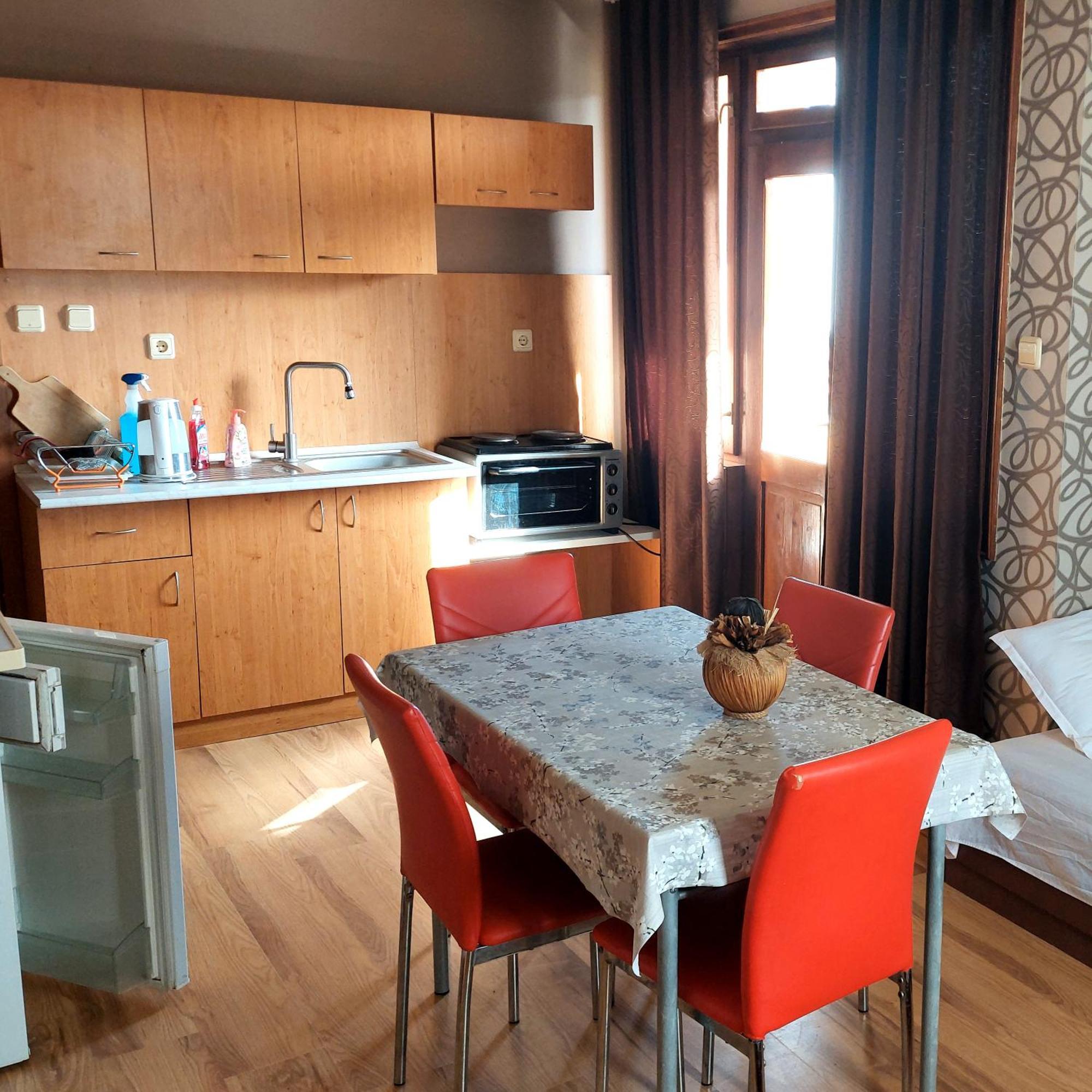 Hristovi Apartments & Studios Pomorie Buitenkant foto
